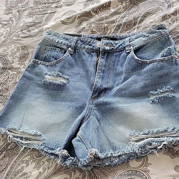 Numero Denim shorts  - Picture 2 of 7